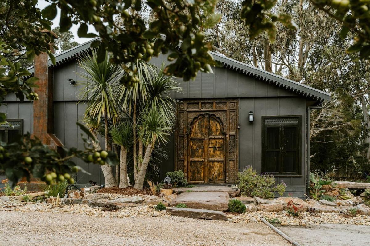 The Temple - Country Farm Retreat Villa Launching Place Luaran gambar